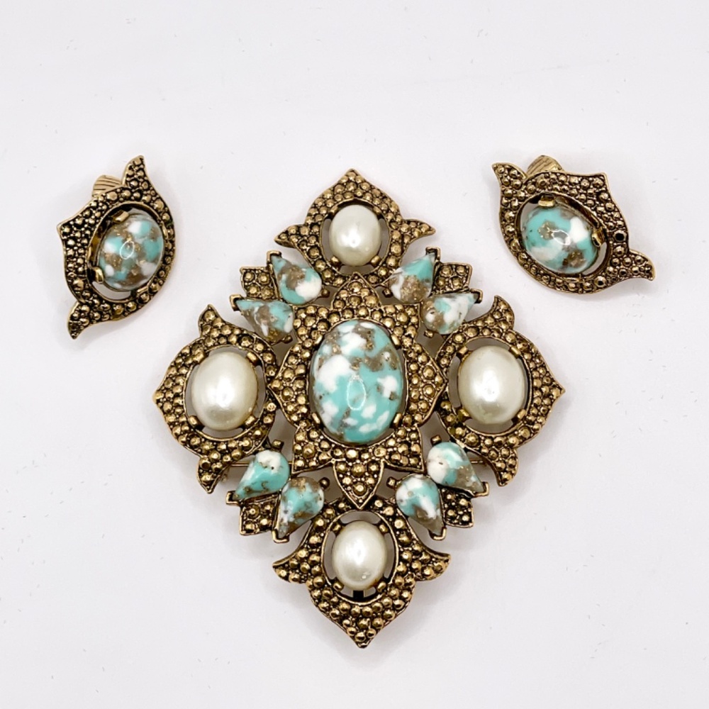 Sarah Coventry Remembrance Vintage Pin Brooch Clip-on Earrings Set